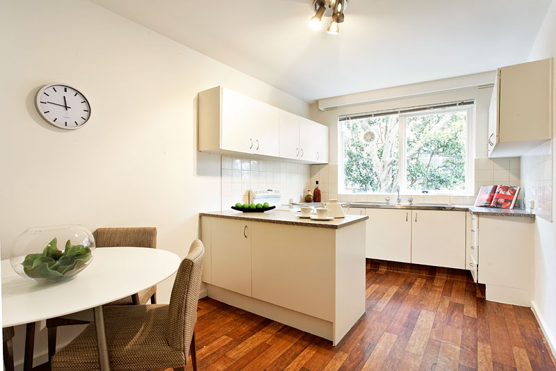 PARKLAND SETTING IN QUIET LOCALE Picture 2