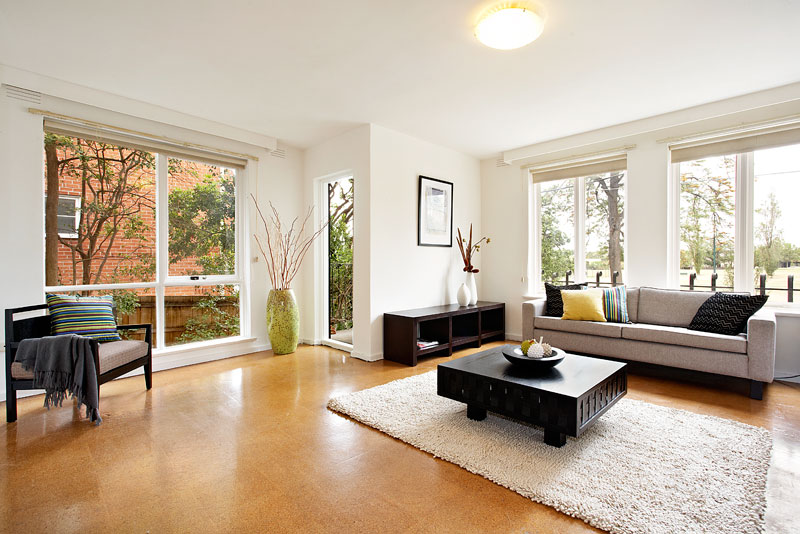 PARKLAND SETTING IN QUIET LOCALE Picture 1