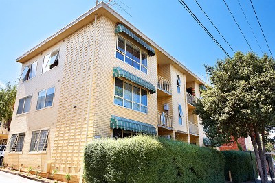 BUDGET BUYERS BEACHSIDE 2 BEDROOM! Picture