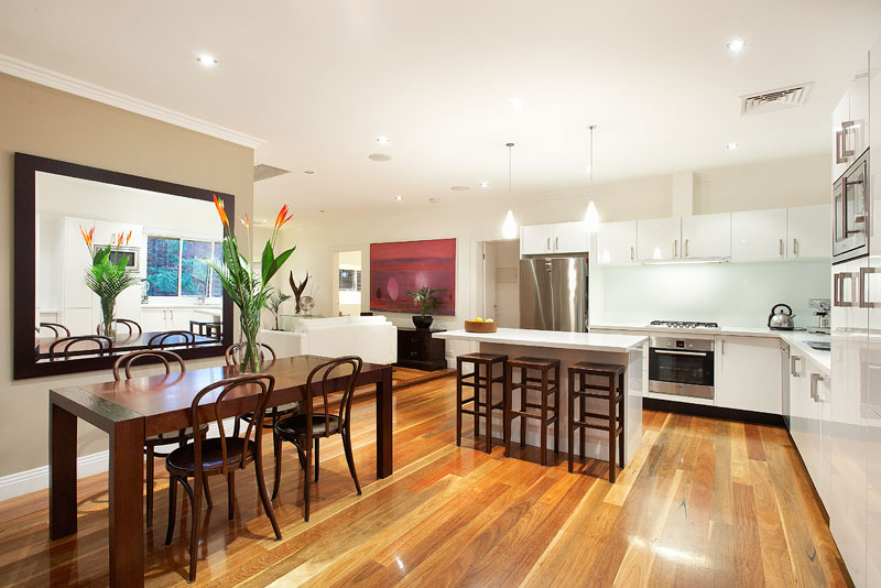 RIVERSIDE MANSION APARTMENT WITH MASSIVE COURTYARD Picture 1