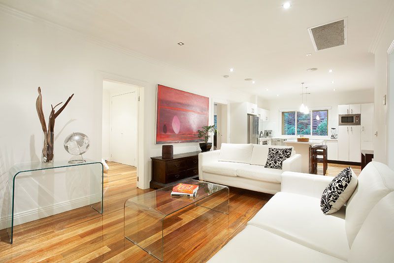 RIVERSIDE MANSION APARTMENT WITH MASSIVE COURTYARD Picture 2