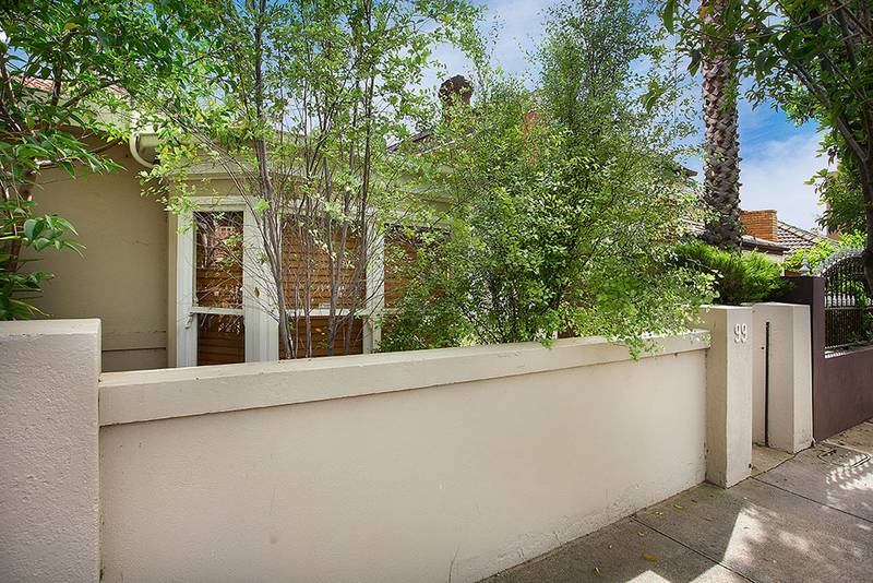 PERIOD CHARM WITH MODERN FLAIR Picture 1