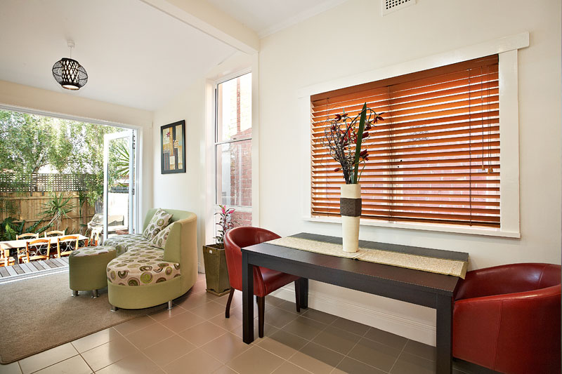 PERIOD CHARM WITH MODERN FLAIR Picture 2