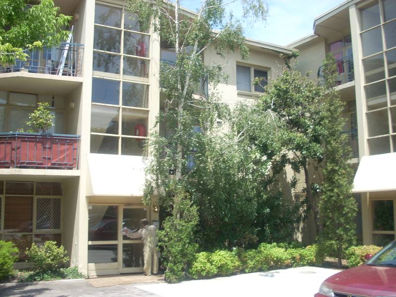 KEYS IN OFFICE @ 209 TOORAK RD, SOUTH YARRA Picture 2