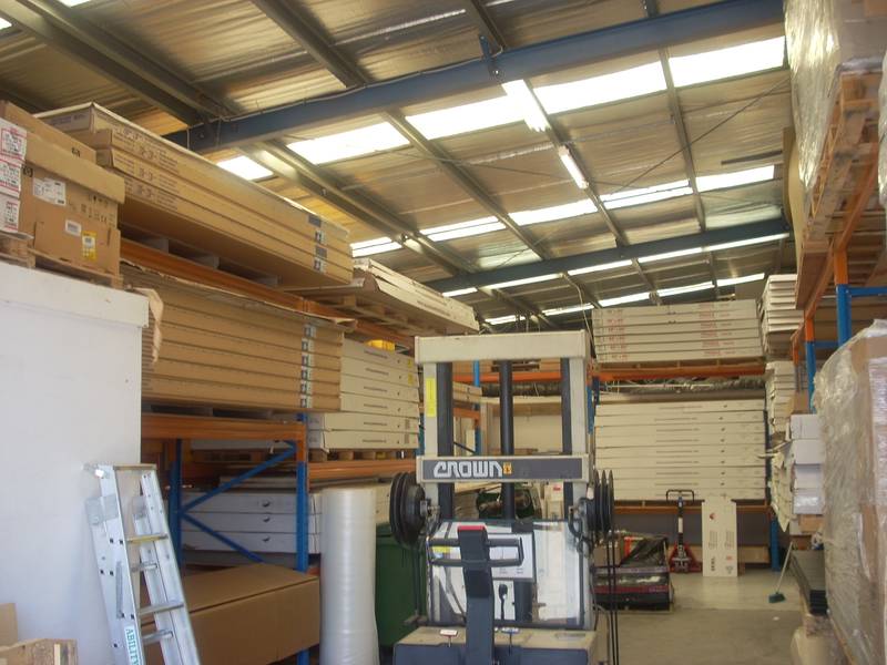 HIGH EXPOSURE SHOWROOM/OFFICE/WAREHOUSE Picture 3