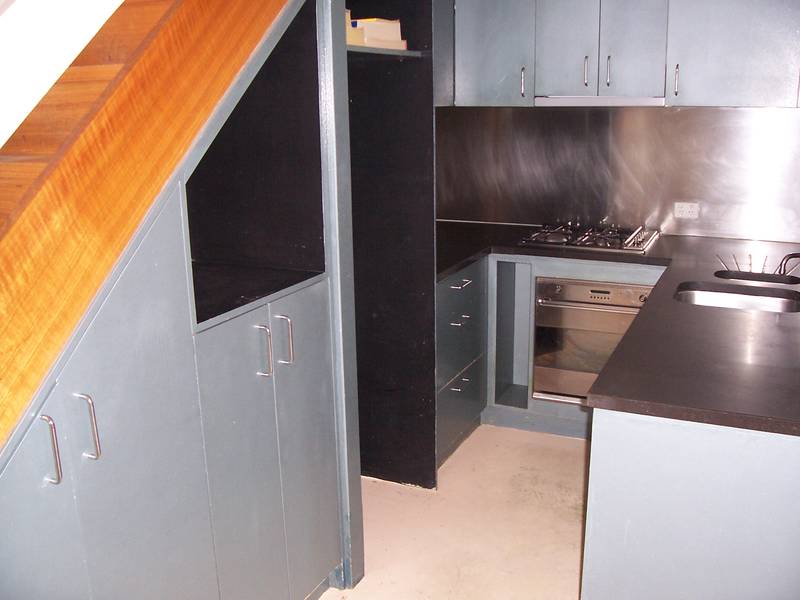 PLEASE CONTACT THE TENANT TO INSPECT - 0448 931 370 - MIKI OR 0400 101 010 - KATE Picture 2