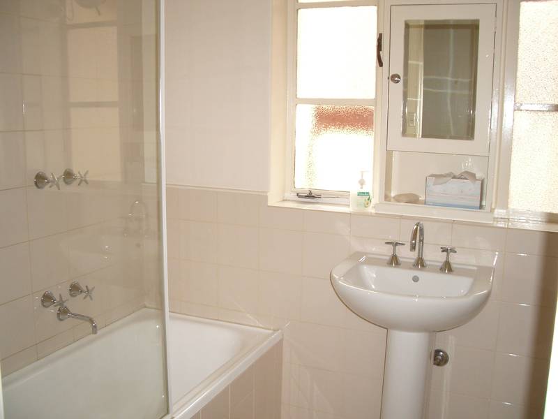 CALL THE TENANT TO INSPECT - PAULINE - 0413 484 706 Picture 2