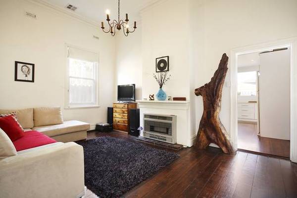 TASTEFULLY REFURBISHED BRICK VICTORIAN Picture 2