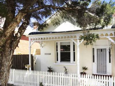 TASTEFULLY REFURBISHED BRICK VICTORIAN Picture