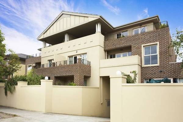 EASY MODERN LIVING Picture 1