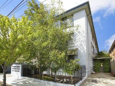 TOP FLOOR LOCATION - BUDGET PRICE! Picture TOP FLOOR LOCATION - BUDGET PRICE! Picture