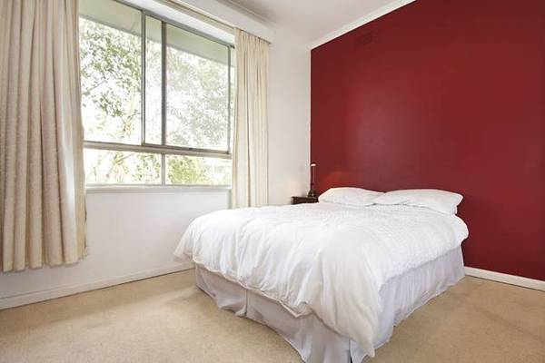 TOP FLOOR LOCATION - BUDGET PRICE! Picture 3
