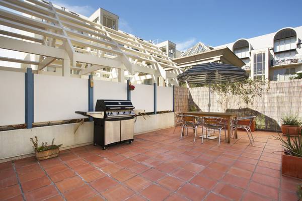 Exciting Indoor-Outdoor Entertaining Picture 3