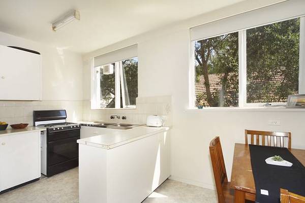 Leafy Avenue Living Picture 3