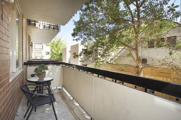 Leafy Avenue Living Picture 2