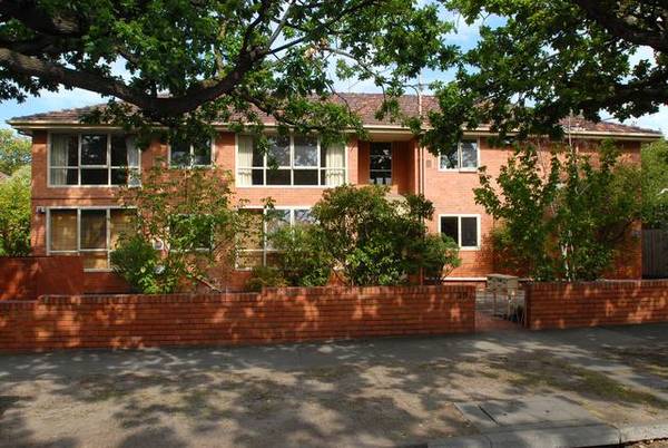 AFFORDABLE ENTRY TO ARMADALE'S FINEST Picture 1