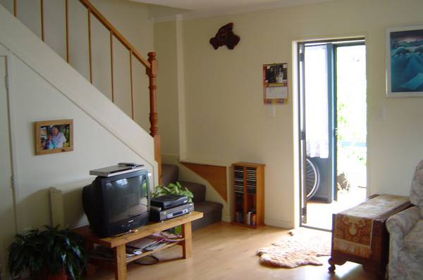 CUTE AND COSY HOUSE IN TOWN Picture