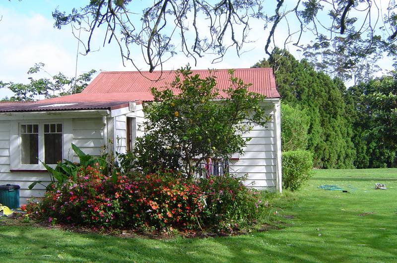 QUAINT COTTAGE NEEDS TLC EXPERT Picture