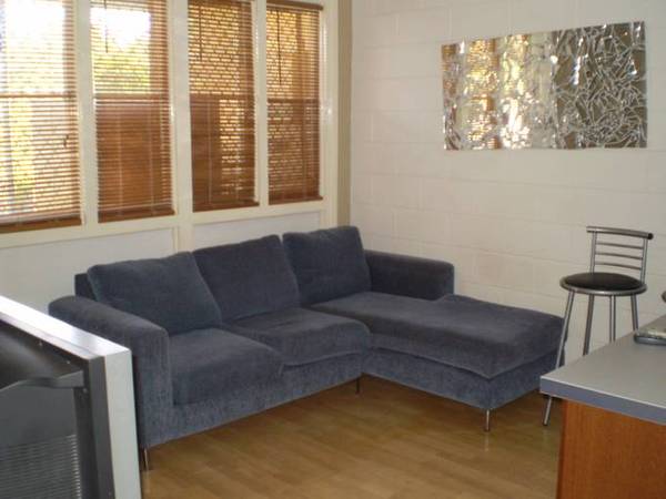 Fully Furnished Picture 3
