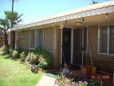 Bottlebrush Crescent Picture Bottlebrush Crescent Picture