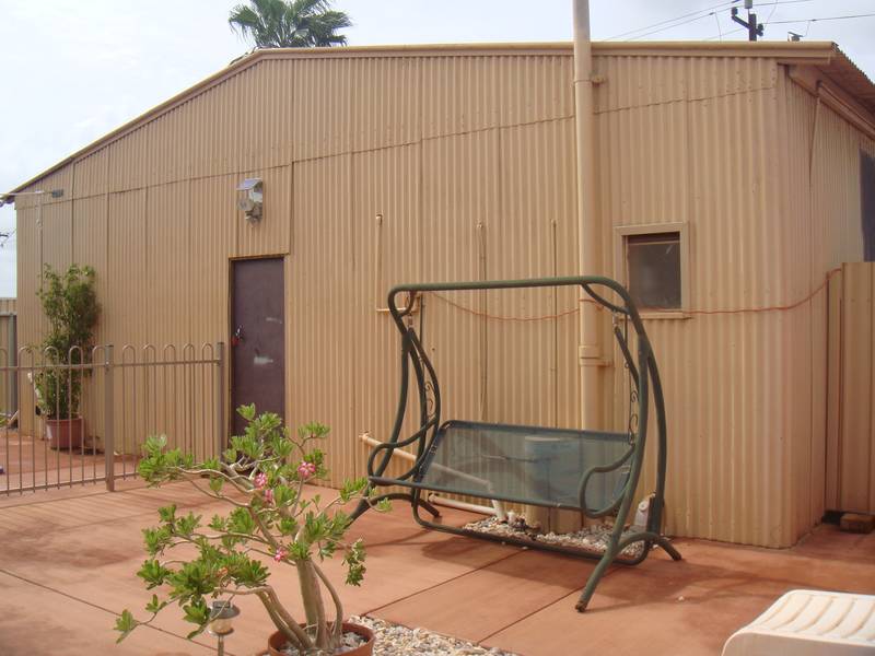 Prime Property with 2 Large Industrial Sheds and a Large Executive Care Takers Residence Picture