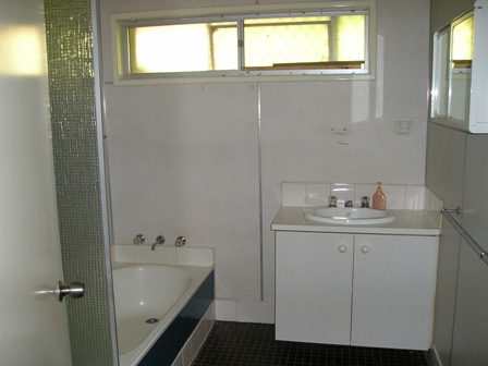 Superbly presented home Picture 2