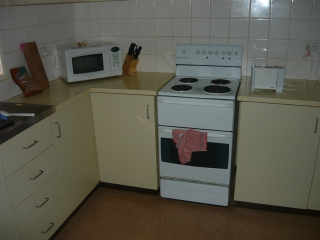 Superbly presented home Picture 3