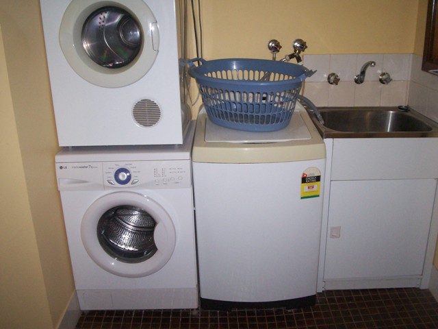 Fully furnished family home Picture 3
