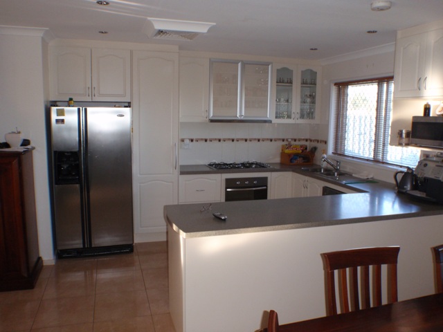 Fully furnished-SIX MONTH LEASE ONLY Picture 2