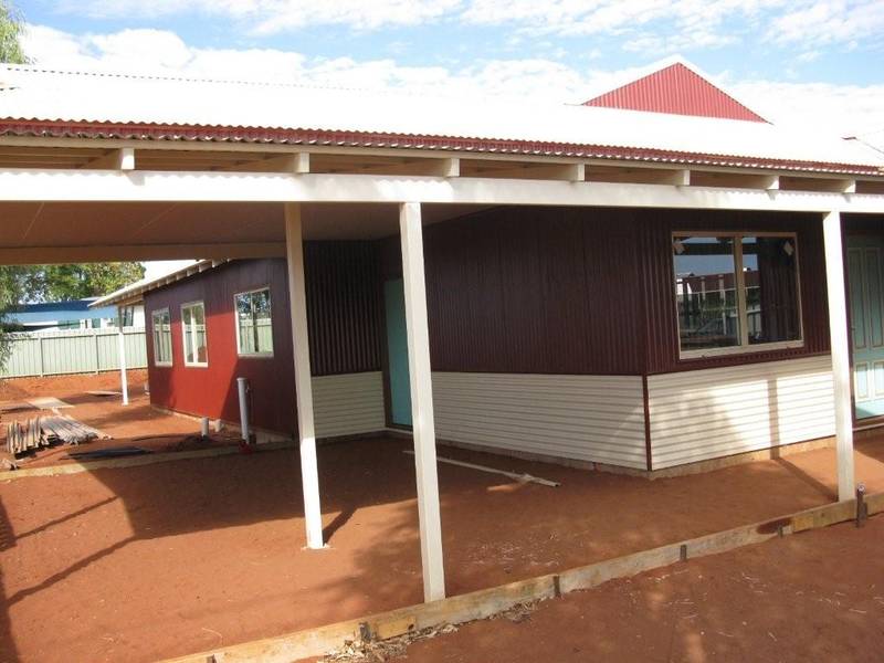 BRAND NEW EXECUTIVE HOME Picture 3