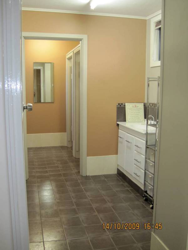 The Convenience of an Office with Accommodation and Ocean Views Picture 3