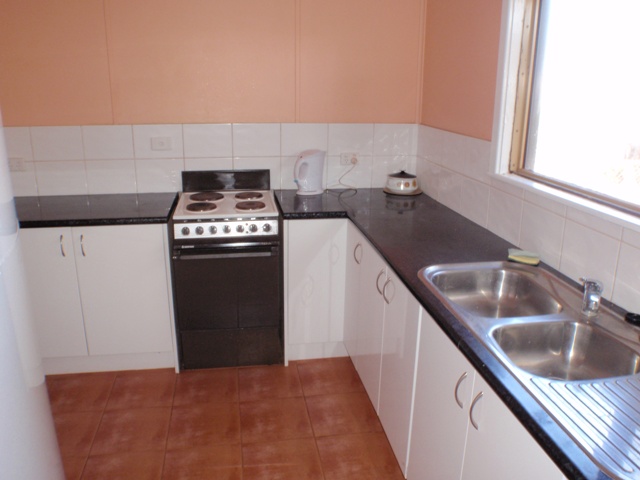 Fully furnished Picture 3