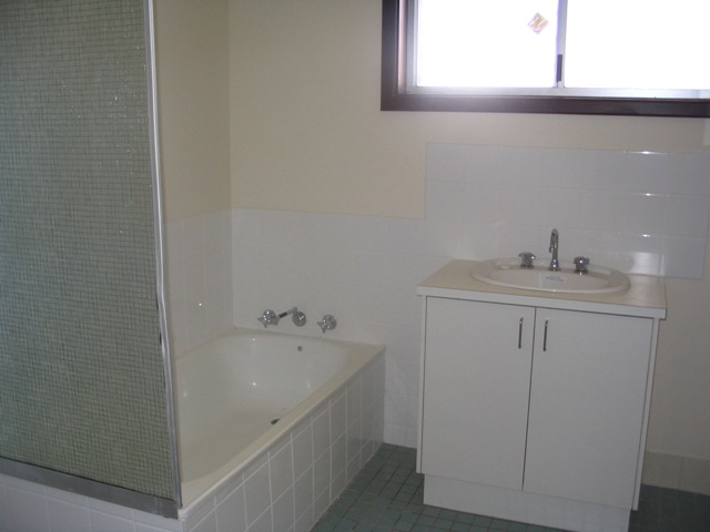 Neat and tidy Family home Picture 3