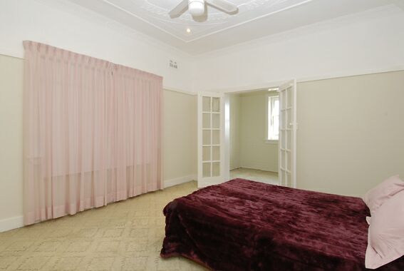 SEMI-SIZED APARTMENT Picture 3