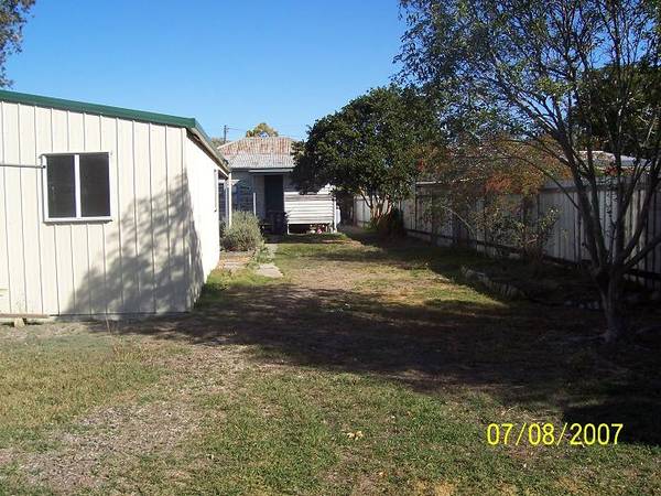 Large Yard, Convenient Location Picture 1