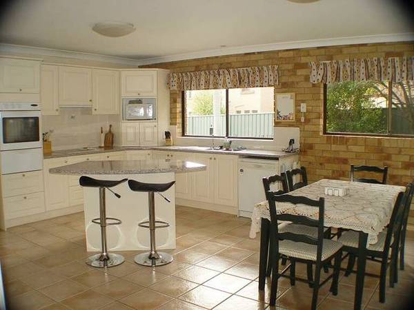 Large Family Home Picture 3