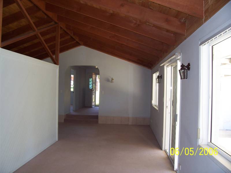 Convenient to Public Transport Picture