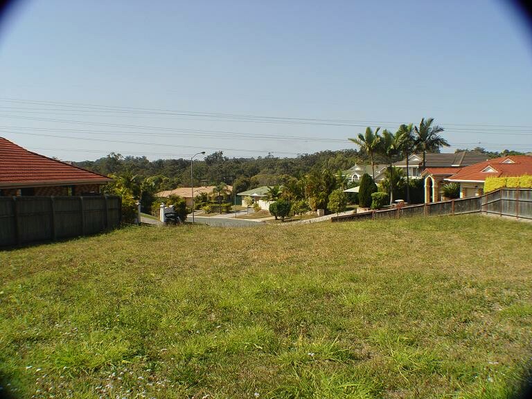 Seller inviting all genuine buyers to put in an offer Picture 1