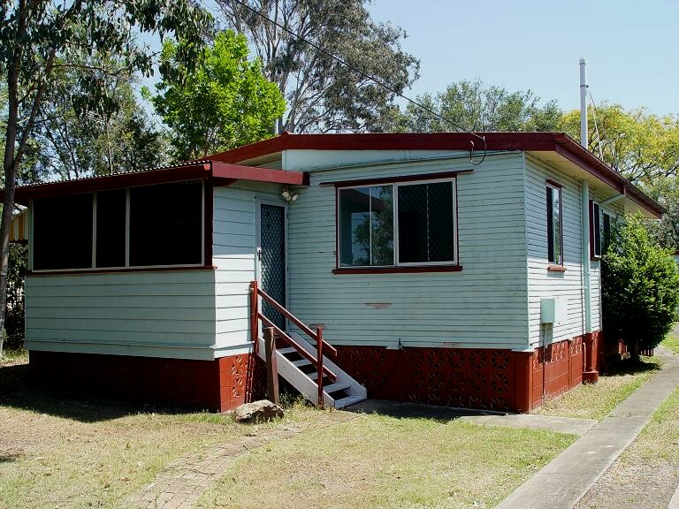 Large Yard, Convenient Location Picture 1