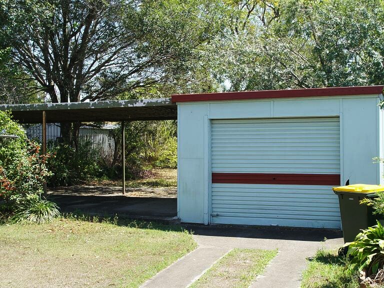 Large Yard, Convenient Location Picture 2