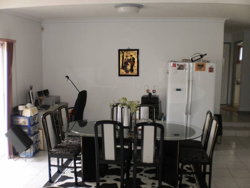 Six Bedrooms - 1035m2 Block - Mountain Views Picture 3