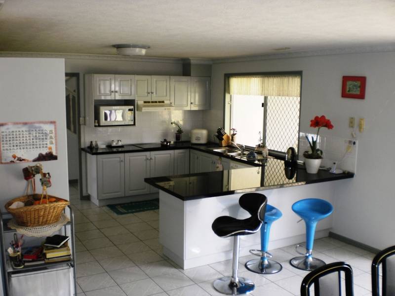 Six Bedrooms - 1035m2 Block - Mountain Views Picture 2