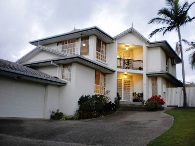 Six Bedrooms - 1035m2 Block - Mountain Views Picture Six Bedrooms - 1035m2 Block - Mountain Views Picture