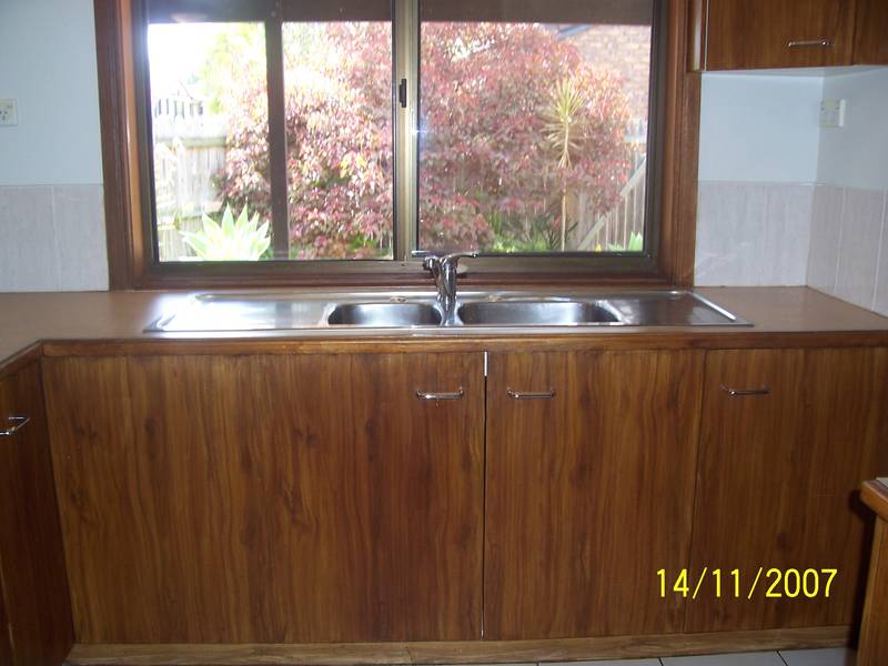 Secure Townhouse in Convenient Location Picture 3