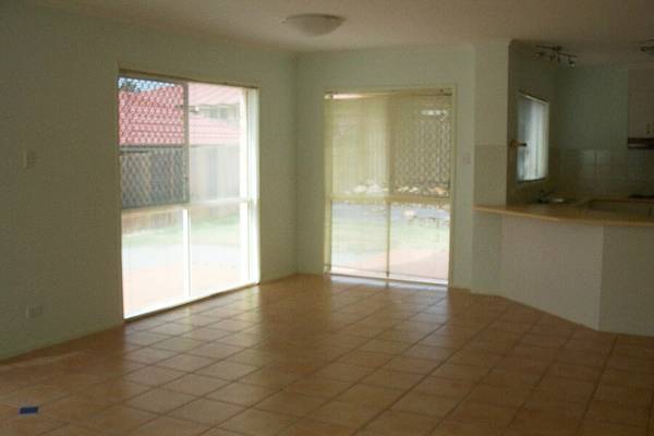 Two Storey Executive Home, Fabulous Location Picture 3