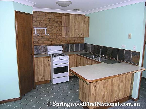 THE ENTERTAINER Picture 2