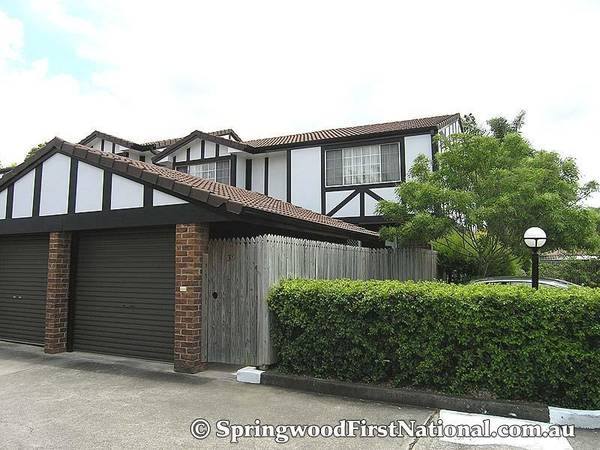 THE ENTERTAINER Picture 1