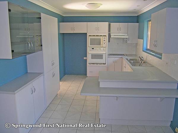 STYLISH, SPACIOUS & CENTRAL Picture 2