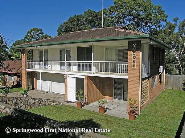 STYLISH, SPACIOUS & CENTRAL Picture 1