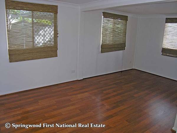 A HOUSE FOR THE PRICE OF A TOWNHOUSE! Picture 3